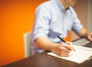 4 Qualities of a Strong Business Leader office, startup, business